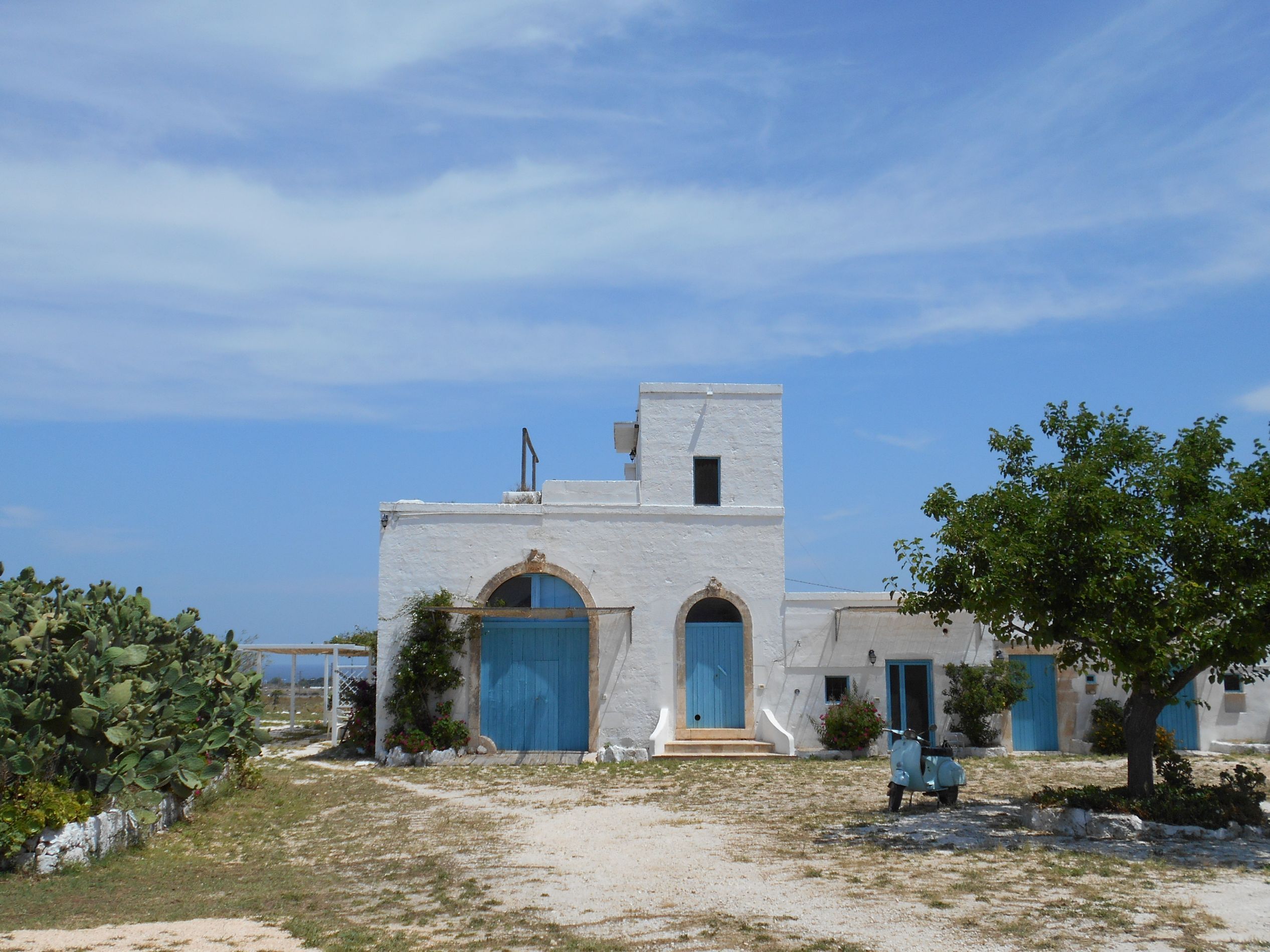 Masseria Naturalmente Ostuni prospetto e sofia